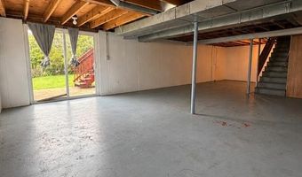 745 Woodrun Dr, Ballwin, MO 63021