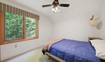 10 Eaton Rd, Amherst, NH 03031