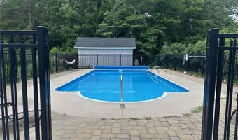 7 Hidden Meadows Dr, Charlestown, RI 02813