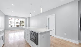 88 W 20TH St 1, Bayonne, NJ 07002