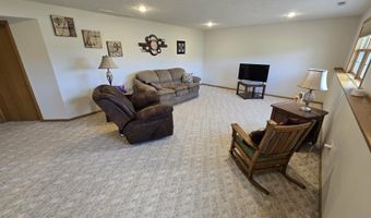 511 Clearwater Cir, Beatrice, NE 68310
