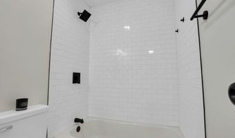 3832 Laguna Dr, Columbus, OH 43232