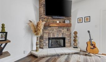 1710 Ridgeview Circle Dr, Ballwin, MO 63021