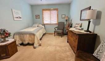 1015 CIRCLE Dr, Aberdeen, SD 57401