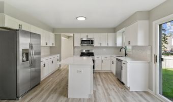 731 Roaring Brook Ln, Algonquin, IL 60102