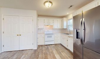 3786 Dover Dr, Ayden, NC 28513
