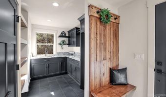 1 Caribou Pkwy, Cascade, ID 83611