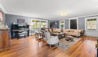 6 Chanticleer Dr, Beverly, MA 01915