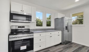 13 E KING St, Abbottstown, PA 17301