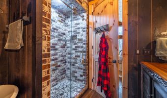 18999 River Rd, Athens, OH 45701