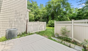 12 Boulevard Dr 21-130, Danbury, CT 06810