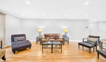2 Sequoia St, Billerica, MA 01821