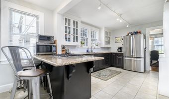 363 Lake Ave, Bridgeport, CT 06605