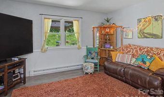 102 Wicklow Dr, Asheville, NC 28806