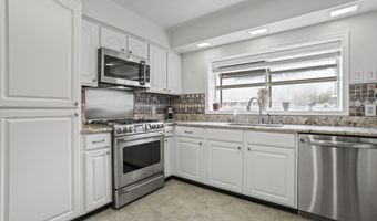 487 Oaklawn Pl, Biloxi, MS 39530