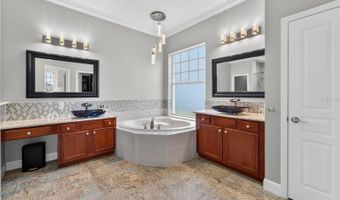 5722 SEA TROUT Pl, Apollo Beach, FL 33572