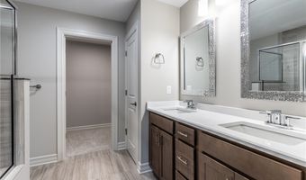 30 Essex Woods Ln B, Amherst, NY 14228