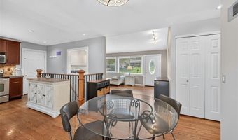124 Vlasis Dr, Ballwin, MO 63011