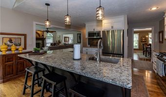 300 Lakeview Cir, Aurora, OH 44202