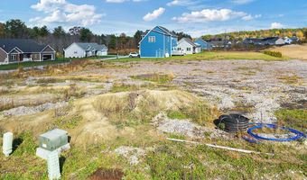 95 Fieldstone Dr, Augusta, ME 04330