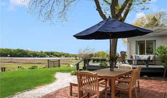 45 Meadowbrook Dr, Barrington, RI 02806
