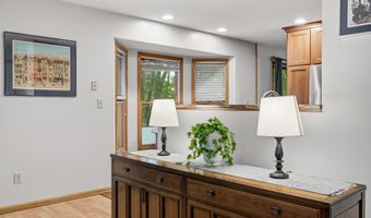 106 Halfmoon Dr, Altamont, NY 12009