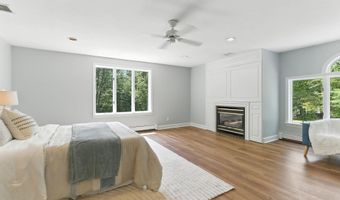 68 Perry Rd, Bedford, NH 03110