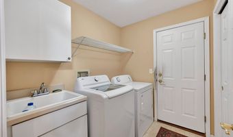 500 Glen Hollow Cir, Aurora, OH 44202