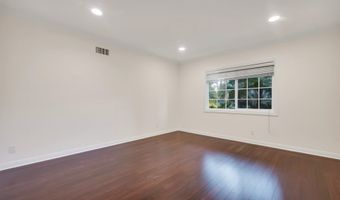 4446 Hayvenhurst Ave, Encino, CA 91436