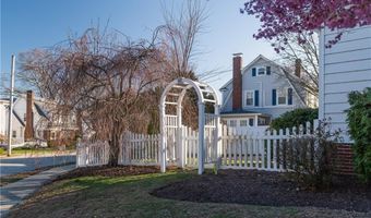 83 Lyndon Rd, Cranston, RI 02905