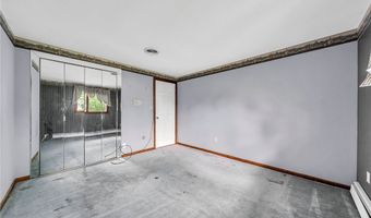 8 Countryside Ct, Amherst, NY 14221