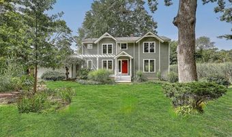 4 Buckingham St, Barrington, RI 02806