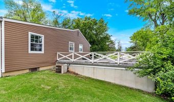 425 Bush Dr, Ballwin, MO 63021