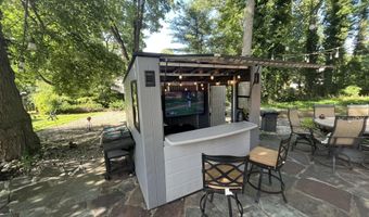 687 Hopping Rd, Belford, NJ 07718