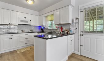 11 W Lake Shore Dr, Danbury, CT 06811