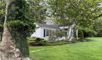 18 Ledge Rd, Newport, RI 02840