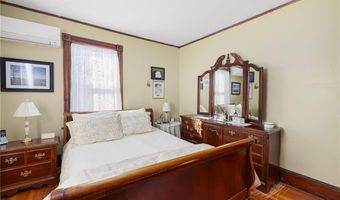 99 Roseneath Ave, Newport, RI 02840