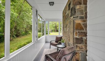 28 Loudon Pkwy, Albany, NY 12211