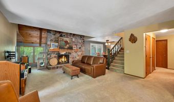 8 HILLTOP Ct, Appleton, WI 54914