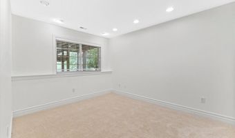 324 Meadowbrook Country Club Est, Ballwin, MO 63011