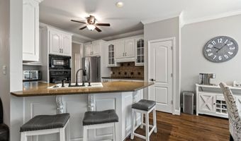 100 LANE PARK Dr, Alabaster, AL 35114
