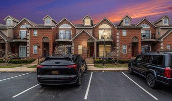 222 W Oakbrook Dr, Ann Arbor, MI 48103