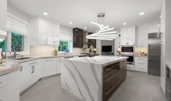 284 Park Ave, Oakhurst, NJ 07755