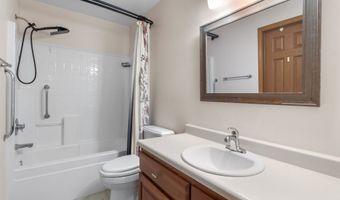 164 Meadow Glen Dr, Avon, IN 46123