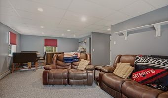 11 Carol Ave, Bristol, RI 02809