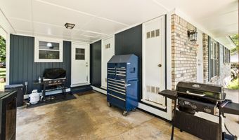 2832 Lakeside Dr, Benton, AR 72019