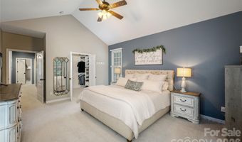 7 Oak Hollow Dr, Asheville, NC 28805