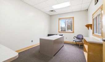 8 Chestnut Dr, Bedford, NH 03110