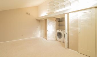507 Glenmeadow Dr, Ballwin, MO 63011