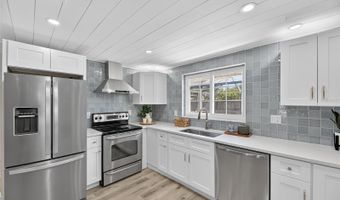 635 JAMAICA Cir E, Apollo Beach, FL 33572